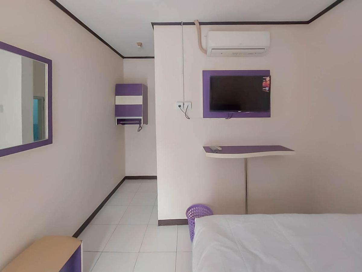 Reddoorz @ Jalan Ahmad Yani Hotell Karawang Eksteriør bilde