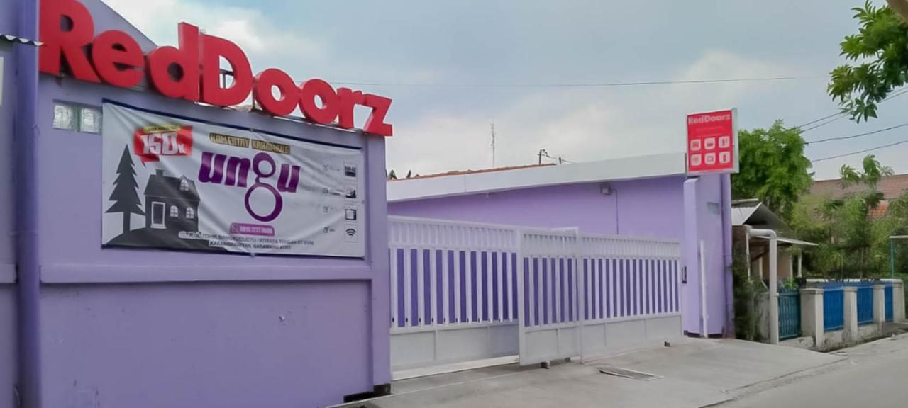 Reddoorz @ Jalan Ahmad Yani Hotell Karawang Eksteriør bilde