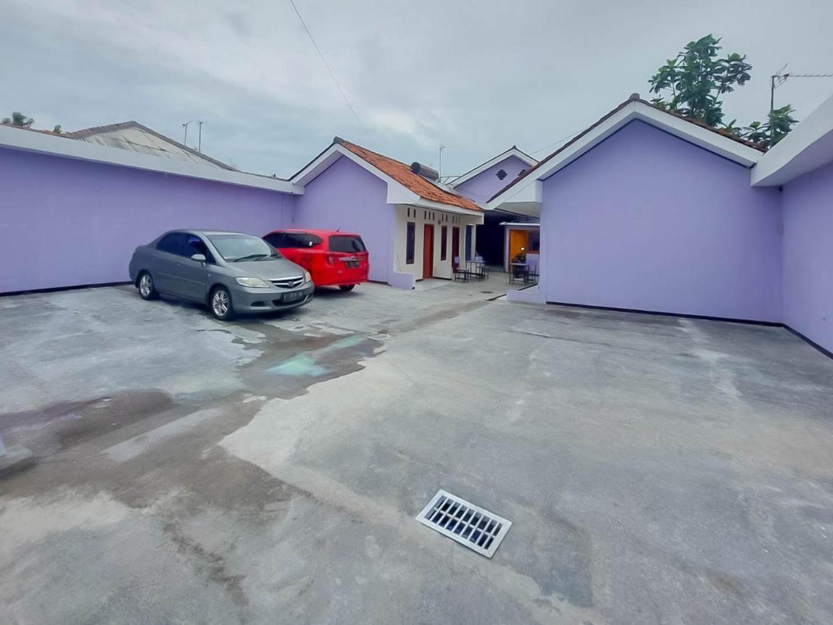 Reddoorz @ Jalan Ahmad Yani Hotell Karawang Eksteriør bilde